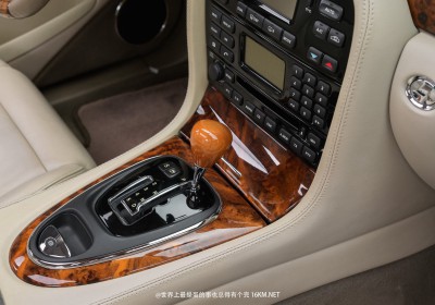 2004 Jaguar XJ8，价格为8777美元